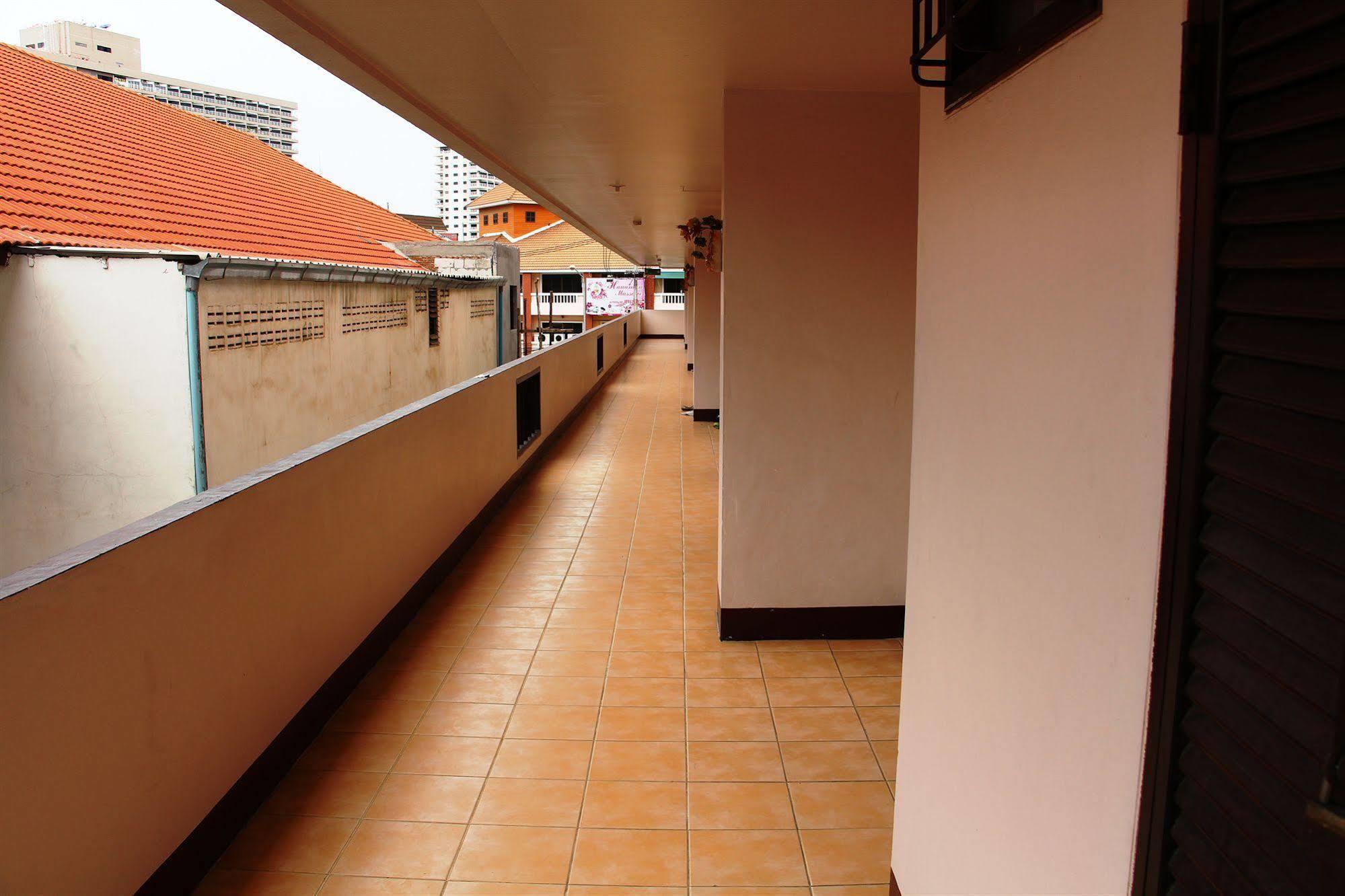 Jomtien Good Luck Apartment Exterior photo